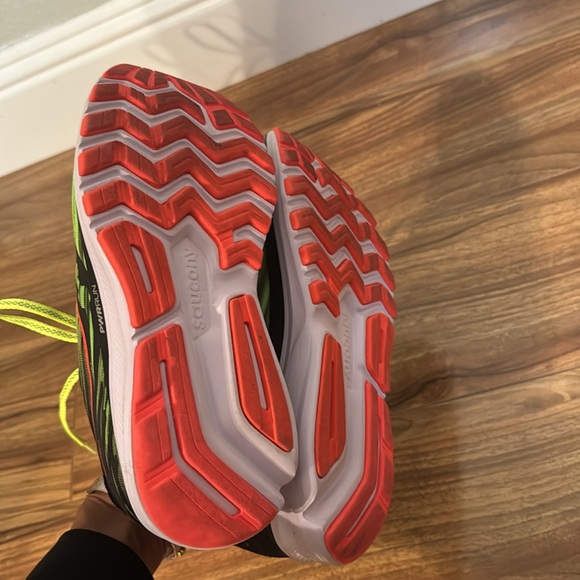 Saucony running shoes - Picture 6 of 6